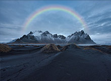 河北五超·微视频丨赛场上渴望胜利的具象化！沧州队球员休整时眼神坚毅紧盯比分