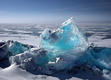 河北五超·微视频丨赛场上渴望胜利的具象化！沧州队球员休整时眼神坚毅紧盯比分